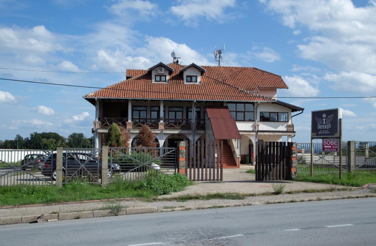 Motel Imperija Ub Extérieur photo