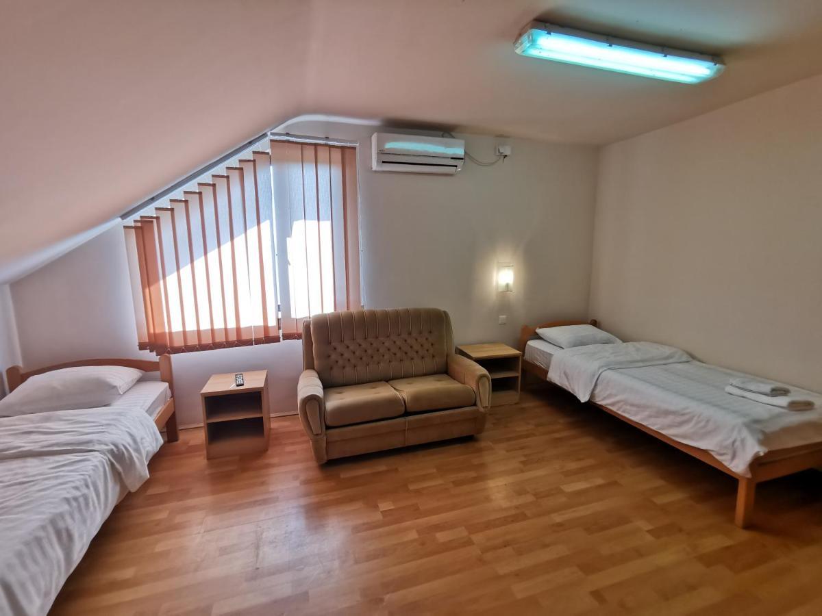 Motel Imperija Ub Extérieur photo