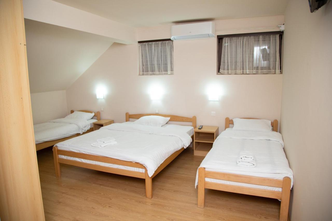 Motel Imperija Ub Extérieur photo