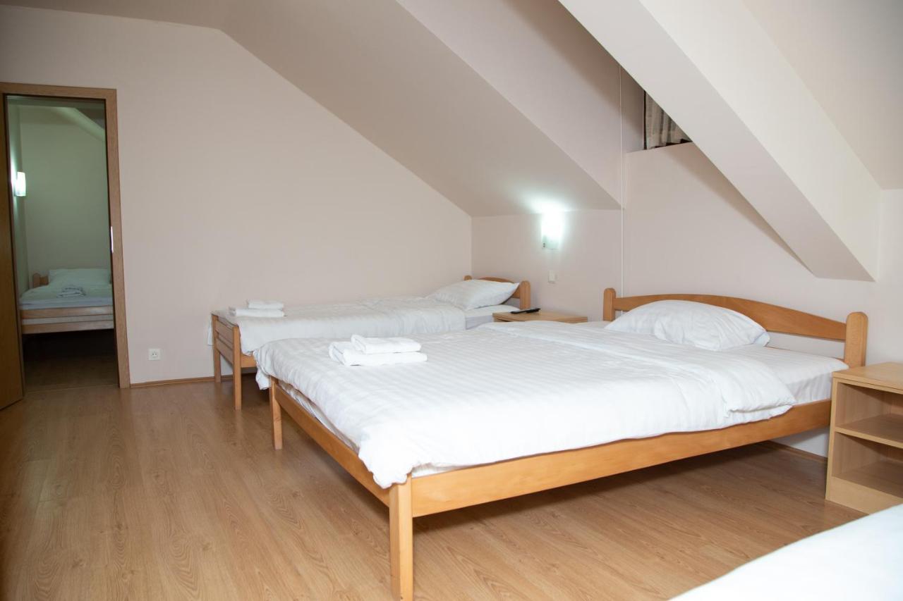 Motel Imperija Ub Extérieur photo