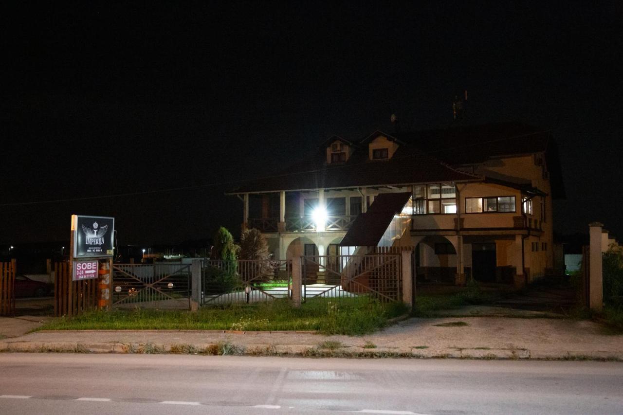 Motel Imperija Ub Extérieur photo