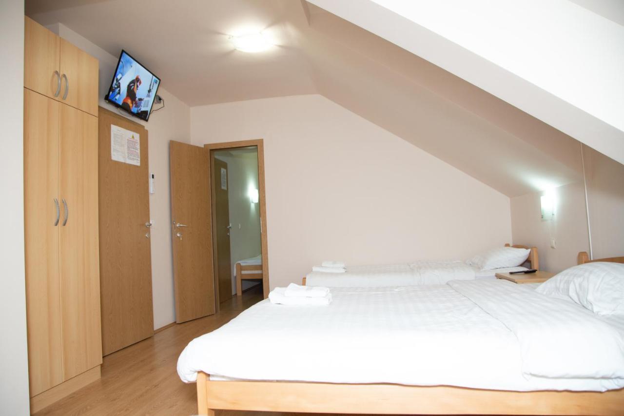 Motel Imperija Ub Extérieur photo