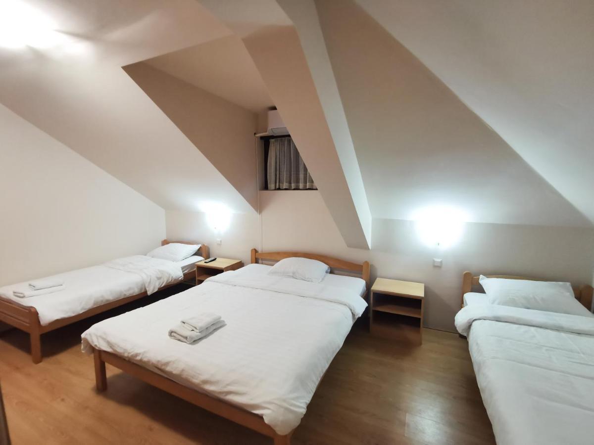 Motel Imperija Ub Extérieur photo